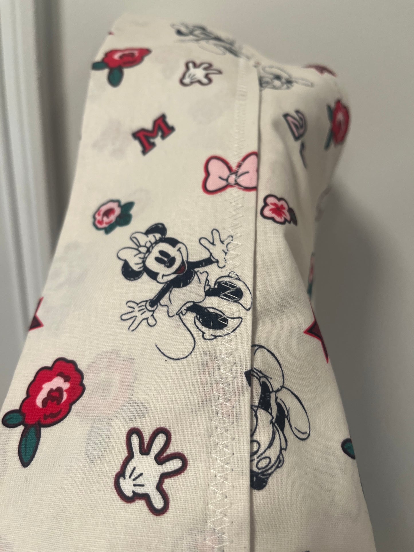 White With Mouse and Pink Flowers